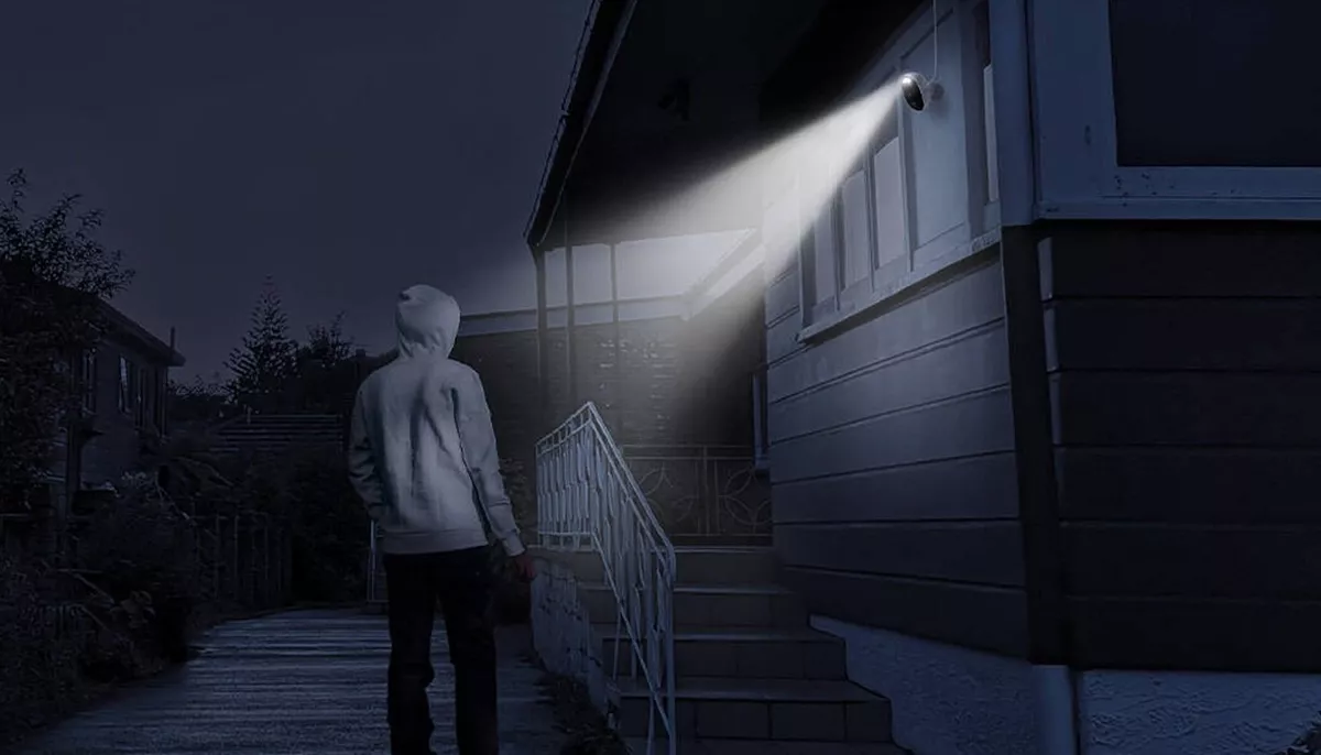 SECURITY & SAFETY LIGHTING & TORCHES