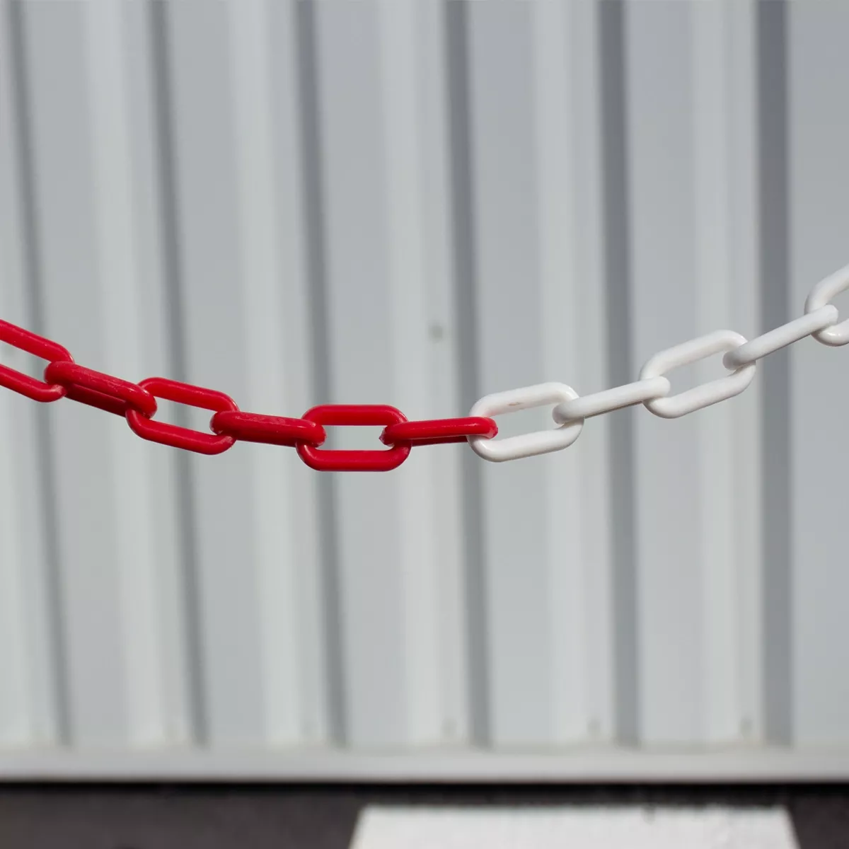 ACCESSORIES_RED_WHITE_CHAIN_IMAGE